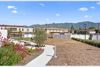106 Sorrel Court, Burbank, CA 91506 - Photo 4
