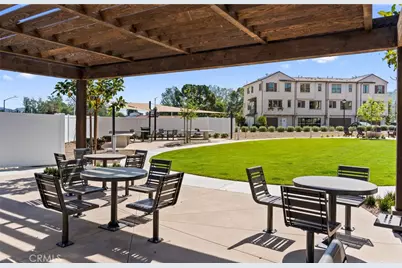 106 Sorrel Court, Burbank, CA 91506 - Photo 8