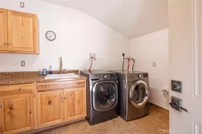 2083 Grace, Riverside, CA 92504 - Photo 36