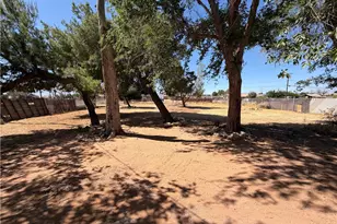 21975 Mohican, Apple Valley, CA 92307 - Photo 46