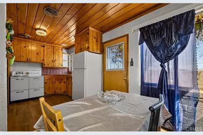 21798 Standing Rock Ave, Apple Valley, CA 92307 - Photo 10
