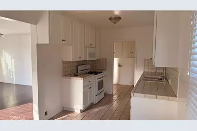 912 Frigate, Wilmington, CA 90744 - Photo 2