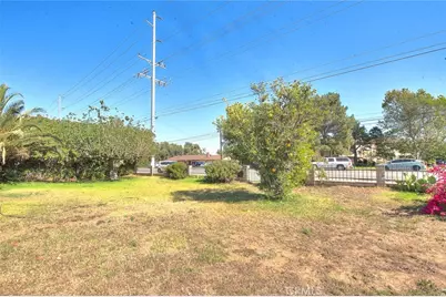 17788 San Bernardino, Fontana, CA 92335 - Photo 2