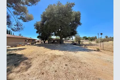 925 Chestnut Avenue, Beaumont, CA 92223 - Photo 2