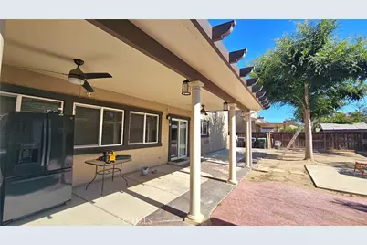 761 Shiraz, Hemet, CA 92545 - Photo 2
