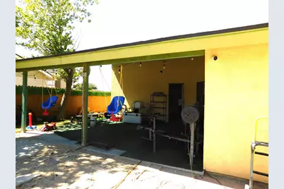 10130 Evelyn, California City, CA 93505 - Photo 14
