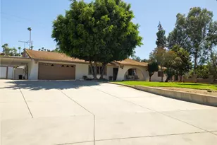 15510 Surrey Ct, Riverside, CA 92506 - Photo 38