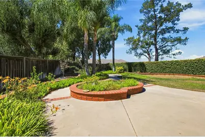 24221 Summit Ridge Circle, Moreno Valley, CA 92557 - Photo 32