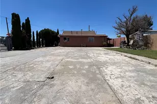 10001 Vine St, Bloomington, CA 92316 - Photo 32