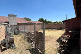 10001 Vine St, Bloomington, CA 92316 - Photo 38