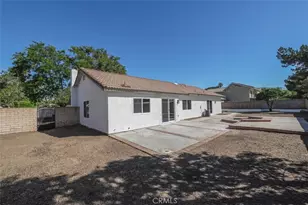 211 W Columbine Ave, Rialto, CA 92377 - Photo 34
