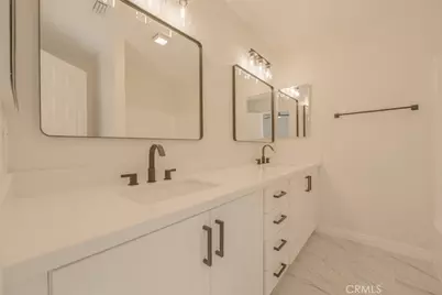 211 W Columbine Avenue, Rialto, CA 92377 - Photo 18