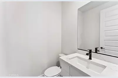 107 Sorrel Court, Burbank, CA 91506 - Photo 16