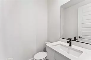 107 Sorrel Ct, Burbank, CA 91506 - Photo 16