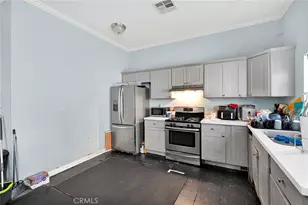 1076 W 5th St, San Bernardino, CA 92411 - Photo 8