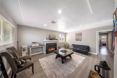 914 W Cambridge Avenue, Fresno, CA 93705 - Photo 6
