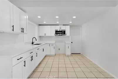15970 Lindero, Victorville, CA 92395 - Photo 12