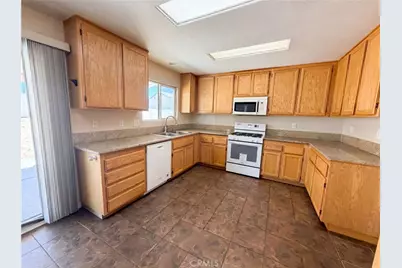11401 Villa, Adelanto, CA 92301 - Photo 2
