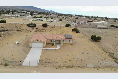 9570 Mescalero Rd, Phelan, CA 92371 - Photo 2