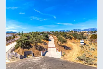 10505 Canyon, Oak Hills, CA 92344 - Photo 58