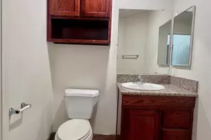 460 Oswell St, Bakersfield, CA 93307 - Photo 8
