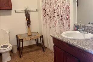 460 Oswell St, Bakersfield, CA 93307 - Photo 6