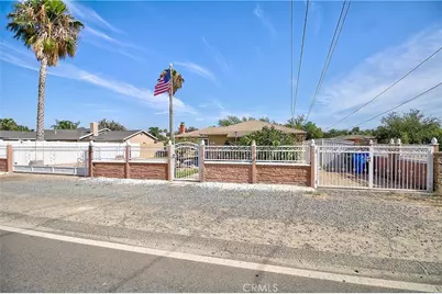 10884 Cypress Ave, Riverside, CA 92505 - Photo 2