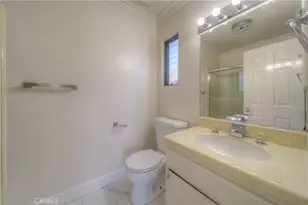 18100 Burbank, Tarzana, CA 91356 - Photo 46