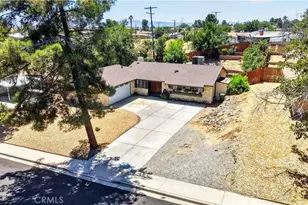 16429 Avalon Ave, Victorville, CA 92395 - Photo 6
