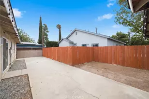 1050 W Olive St, Corona, CA 92882 - Photo 14