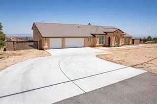 3050 Snow Line, Pinon Hills, CA 92372 - Photo 2
