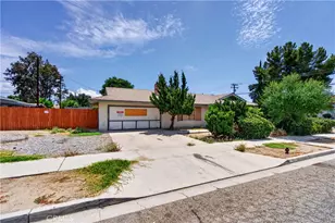 692 S Carmalita, Hemet, CA 92543 - Photo 2