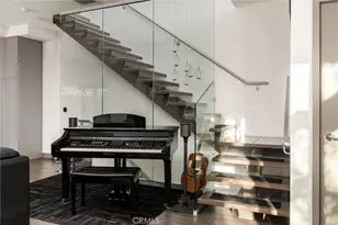 18717 Redwing, Tarzana, CA 91356 - Photo 8