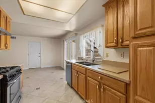 2883 Overland Ct, Highland, CA 92346 - Photo 10