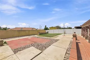 15363 Holly, Fontana, CA 92335 - Photo 24