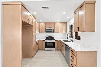15363 Holly, Fontana, CA 92335 - Photo 10