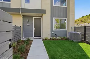 27308 Bear Creek Ln, Valencia, CA 91381 - Photo 2