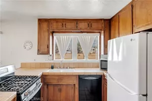 8941 Cottonwood, Hesperia, CA 92345 - Photo 12