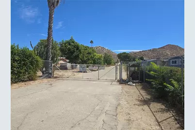 1690 S State, Hemet, CA 92543 - Photo 2