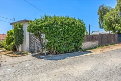 12190 Gladys, Yucaipa, CA 92399 - Photo 38