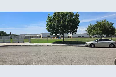 559 W 25th, San Bernardino, CA 92405 - Photo 6