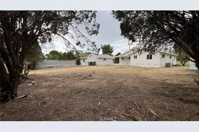 488 E Victory, Banning, CA 92220 - Photo 18