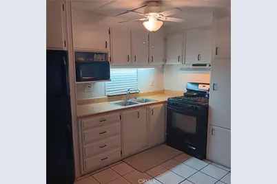 575 S Lyon Avenue #142, Hemet, CA 92543 - Photo 2
