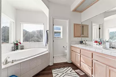 6890 Oak Hill Road, Oak Hills, CA 92344 - Photo 20
