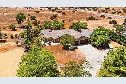 8026 Primrose Avenue, Oak Hills, CA 92344 - Photo 14