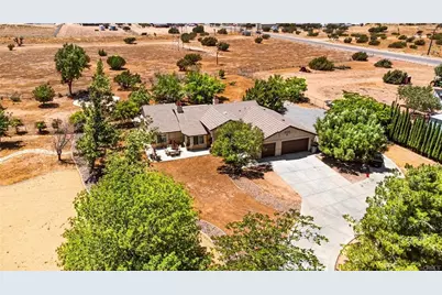 8026 Primrose Avenue, Oak Hills, CA 92344 - Photo 12