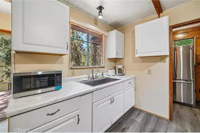 42795 Cougar, Big Bear Lake, CA 92315 - Photo 16