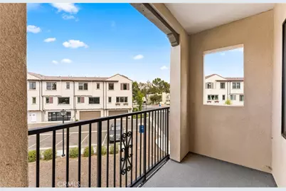 100 Pickwick Lane, Burbank, CA 91506 - Photo 20