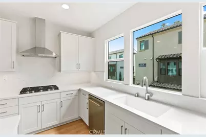 100 Pickwick Lane, Burbank, CA 91506 - Photo 12