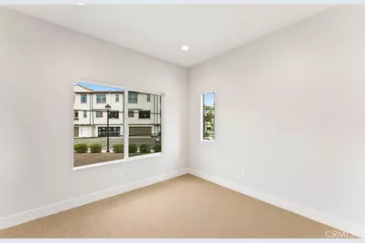 100 Pickwick Lane, Burbank, CA 91506 - Photo 2